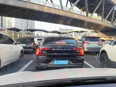 -绿洲中环中心-停车场