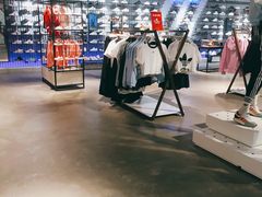 -阿迪达斯(百联徐汇商业广场运动旗舰店)