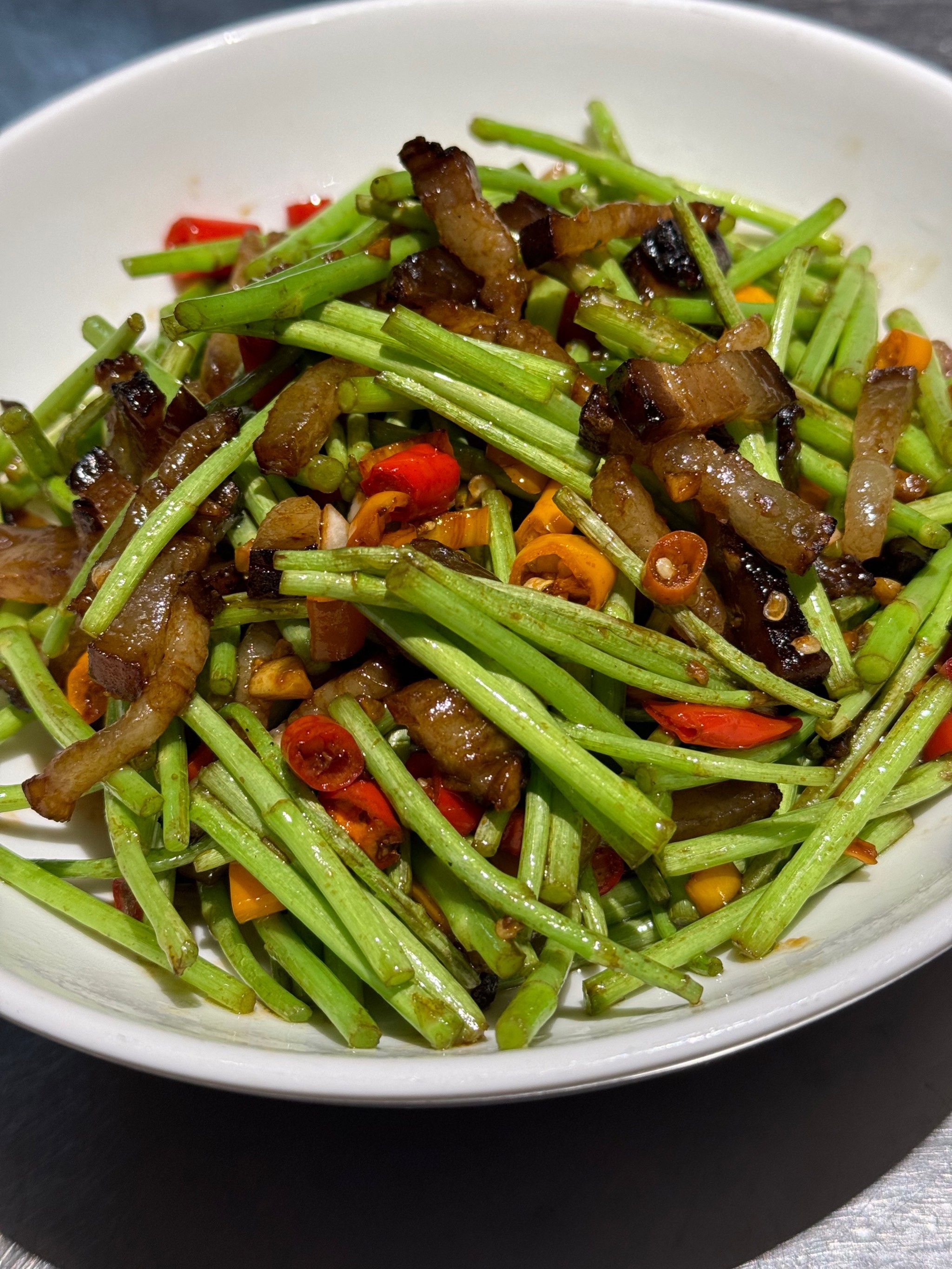 标题:【超火爆】必吃!藜蒿炒腊肉,红薯粉
