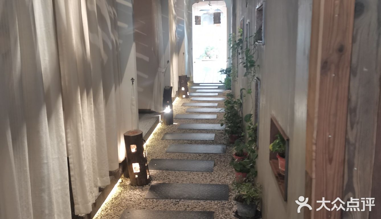 我们三个人要了7个菜，才花了300多，确实菜美价廉