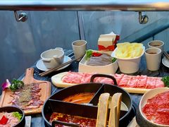 小嫩牛专利T型锅（一锅三吃）-热火朝天鲜切牛肉火锅(南强街巷店)