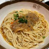 关键还能免费续一次粉丝 蟹粉拌面:面是比较劲道的