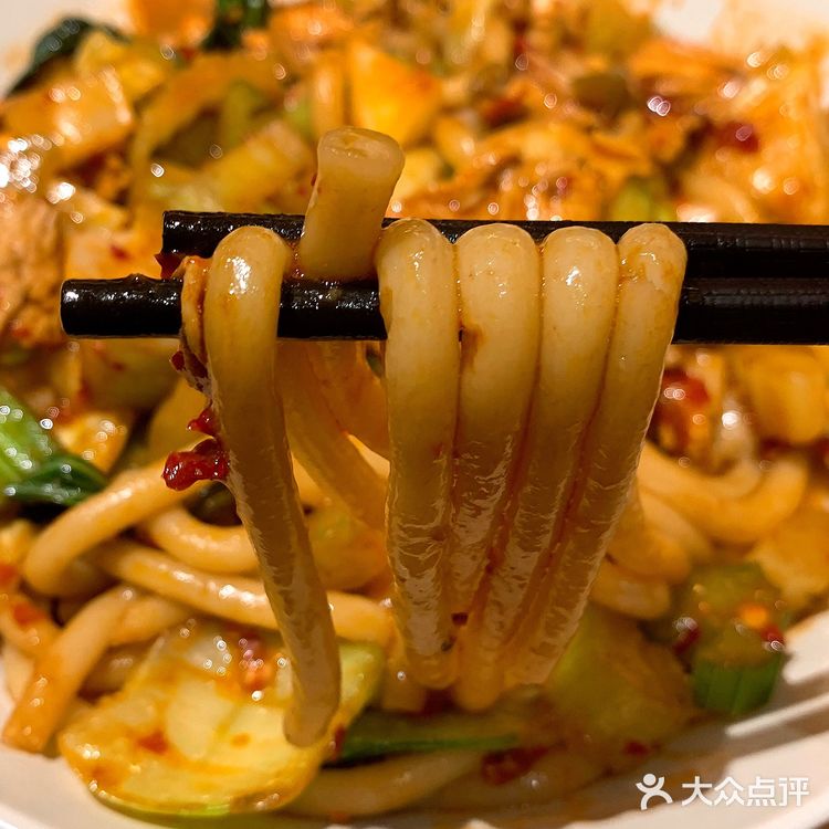 上海的新疆炒米粉大PK