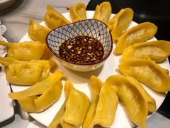 玉米油滋啦酸菜饺子-来哥菜馆·大厨烹小鲜