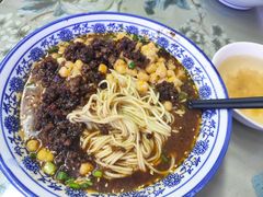 -渝之汇牛肉豌杂面