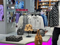 -王府井奥莱临潼小镇(临潼店)