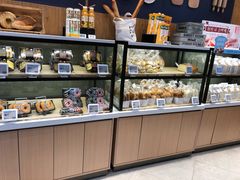 面包甜点陈列柜-盒马鲜生(财富中心店)