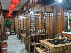 大堂-果松木炭酸菜铜火锅·外婆参鸡汤