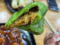 艾叶咸蛋黄肉松青团-王家沙点心店(南京西路总店)