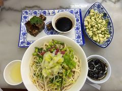 肉丁小碗干炸炸酱面-海碗居(牡丹园店)