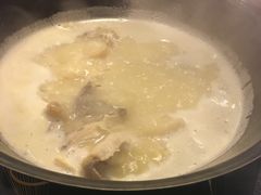 -鲜入围煮花胶鸡海鲜火锅