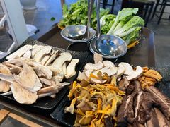 -蘑统田下·野生菌火锅