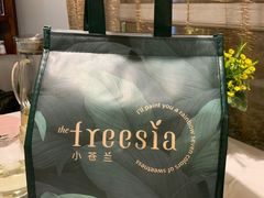 -小苍兰风铃草·礼物蛋糕(沈阳店)