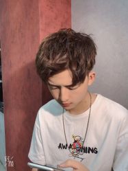 -诗悦发型烫染SALON