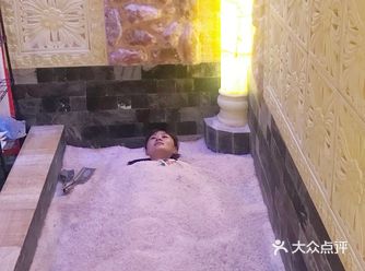 盐房通过高温的汗蒸排汗 温度严格控制 不会让人觉得不