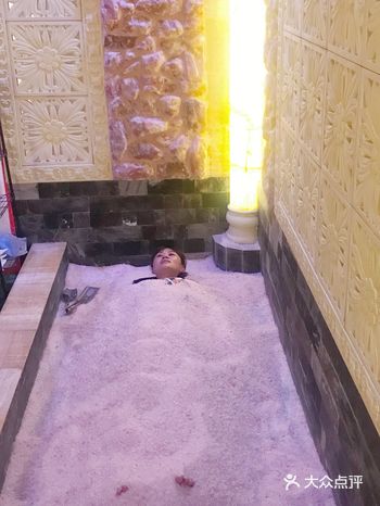 盐房通过高温的汗蒸排汗 温度严格控制 不会让人觉得不