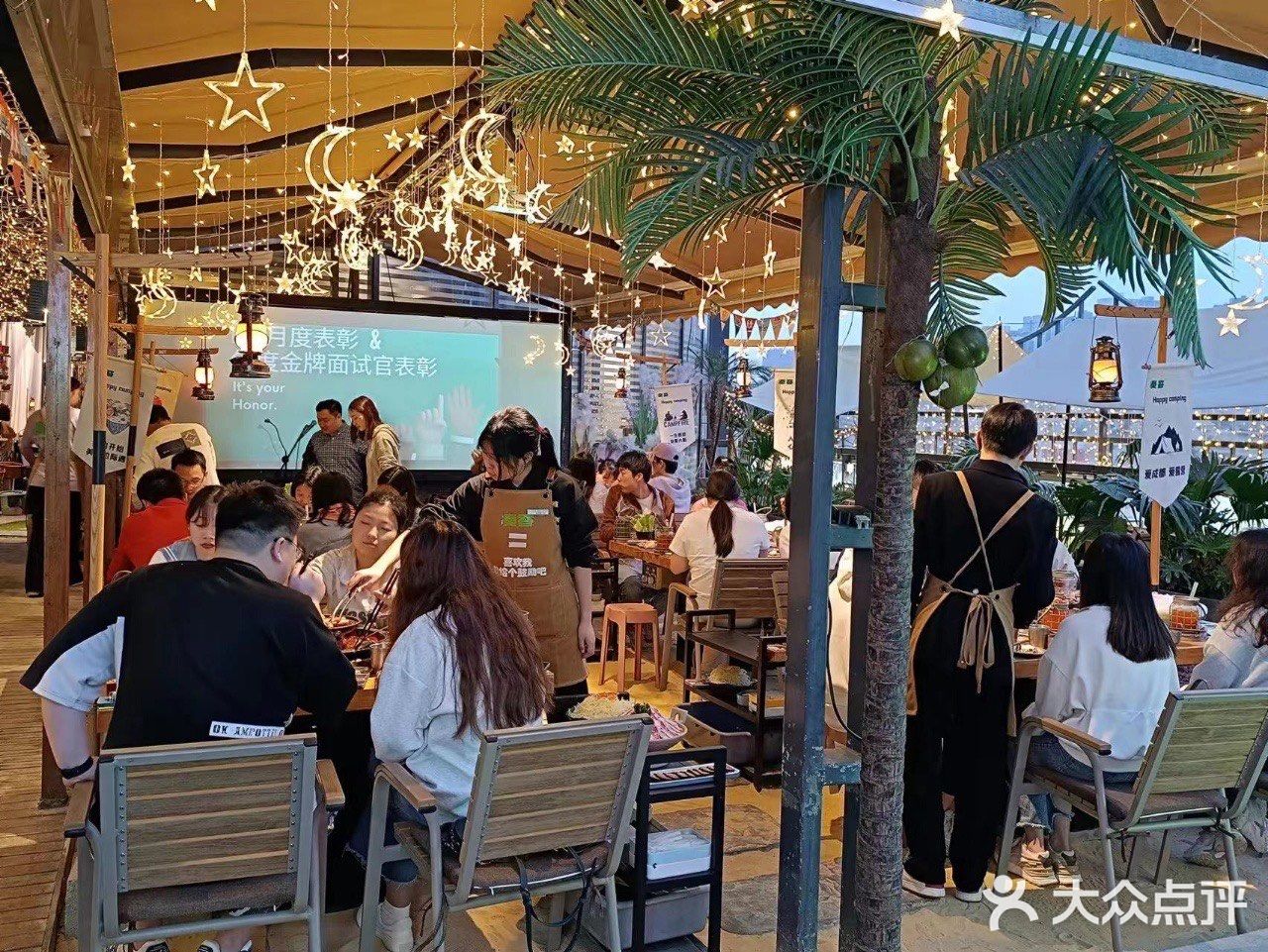 还是南门人会享受🐮 ！天台露营火锅好安逸🥩 🥘 ！!