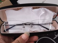 -黄益静眼镜行