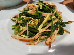 鸡蛋干拌菠菜-宏状元现熬粥·京味菜(三里河店)