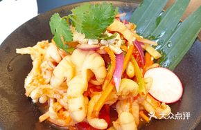 Sour and Spicy Lemon Juice Marinated Chicken Feet