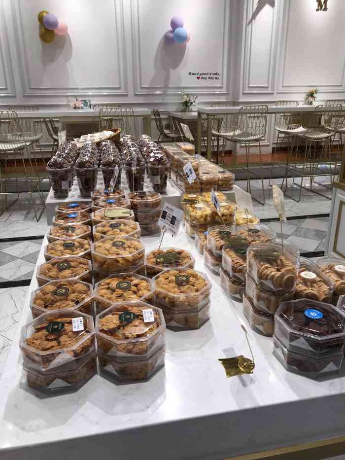 幸福提拉米(风度名城店)-"过来韶关见当兵的男朋友下了火车后在附近.