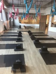 -静待花开瑜伽尊巴会馆