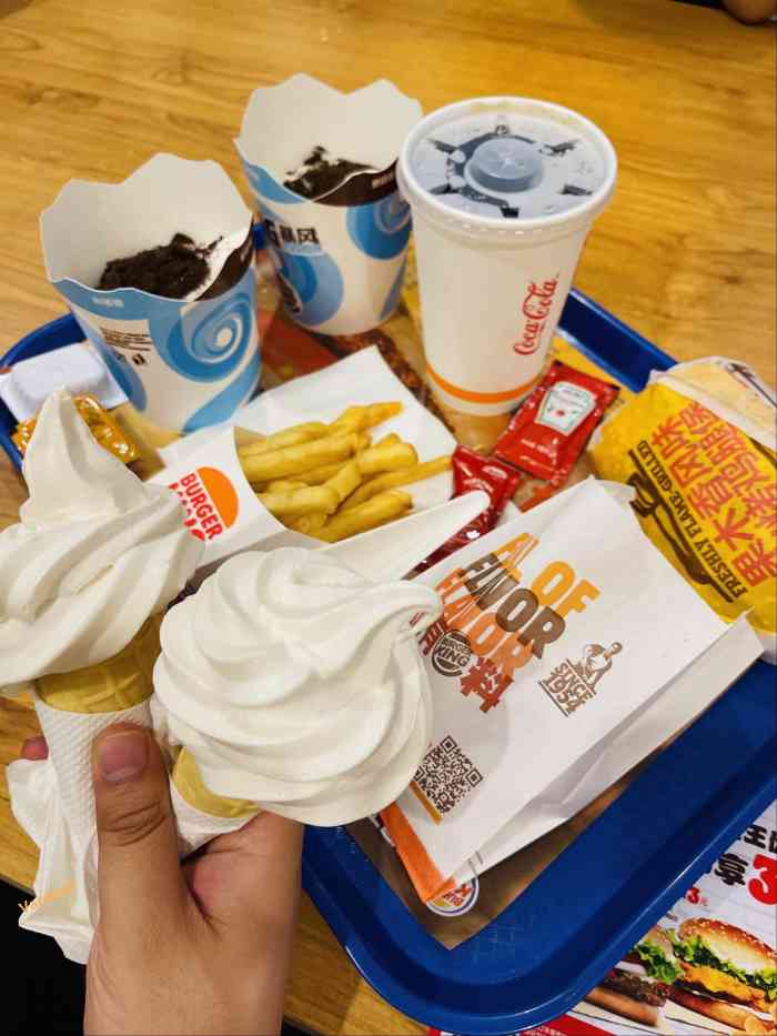 汉堡王(中街路店)-"晚上遛弯去汉堡王买冰激凌,会员价15块钱.