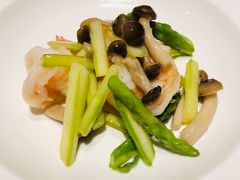 蟹味菇芦笋炒海虾球-Yan Ting 宴庭中餐厅(上海静安瑞吉酒店)