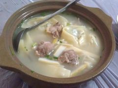 馄饨老鸭煲-老品芳