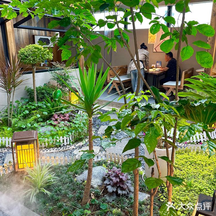 在花园里吃正宗地道的云南菜💐