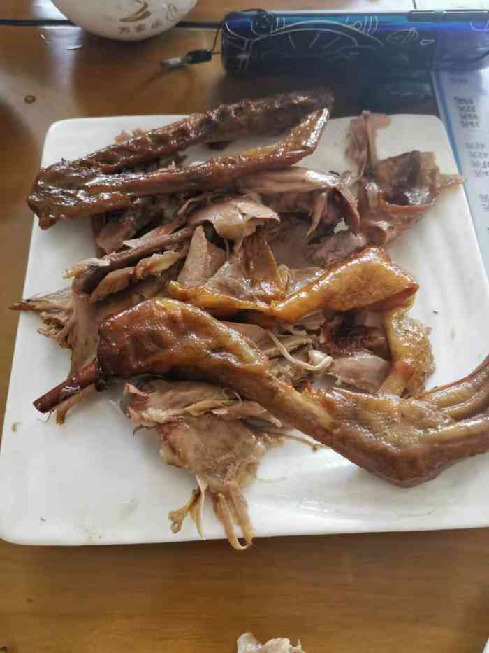 犟老头烤鹅-"没有去过实体店,是朋友去给带回来的一只烧.