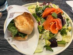三文鱼牛油果沙拉+美式牛肉三明-THE WOODS 简餐 (国贸商城店)