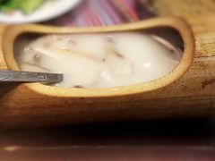 -香巴拉云南餐厅(华莱坞店)