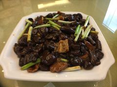 肉炒野生鲜红蘑-富虹国际海鲜自助餐