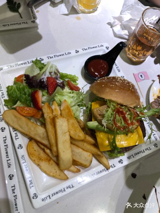 花美乐·theflowerlifecafe 女士主题餐厅(天河城店)经典汉堡图片