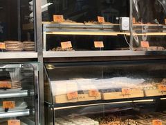 面包甜点陈列柜-壹心榴莲千层蛋糕甜品店