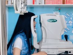 -英伦眼镜蔡司依视路折扣店(通州万达店)