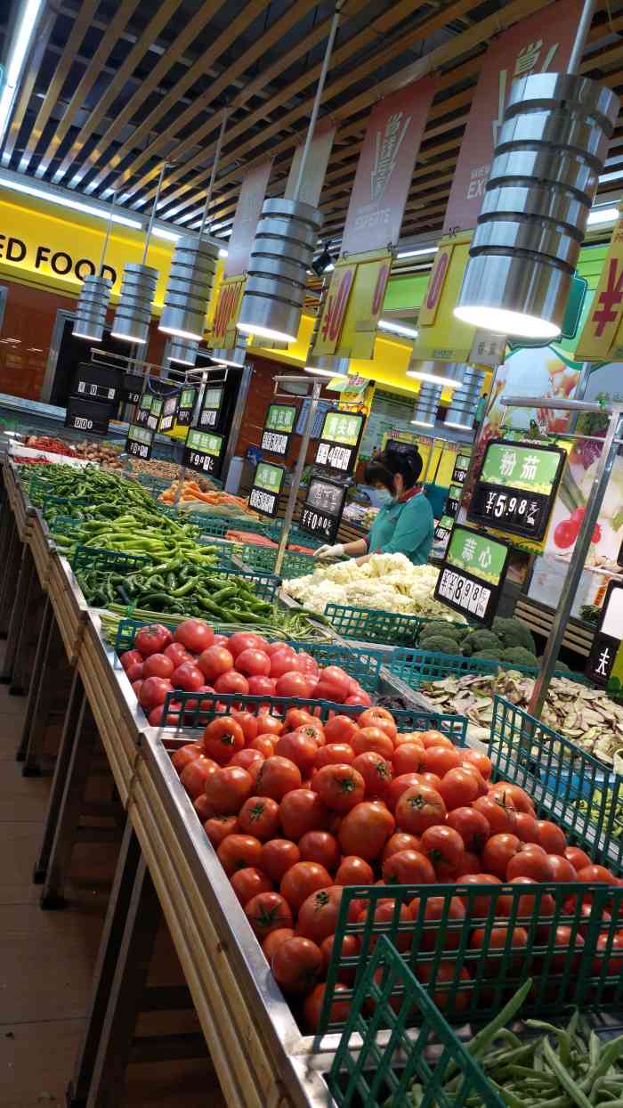 性价比,可能有部分商品还没市中心那些大型超市便宜,有些水果鲜蔬还没