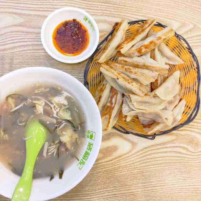 打分 和闺蜜的晚餐,锅贴真的好吃 现在7点以后粥类