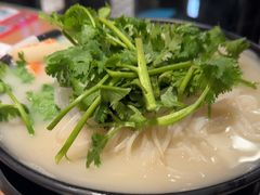 浓汤鱼汁小锅米线-肥汁米蘭香港米线(定西路店)