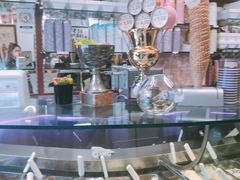 -Gelateria Dondoli