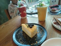 -Chom Cafe and Restaurant