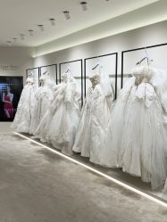 点击看大图 -Renee芮亦婚纱
