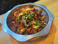 -愉肴麻辣香锅(中山路店)