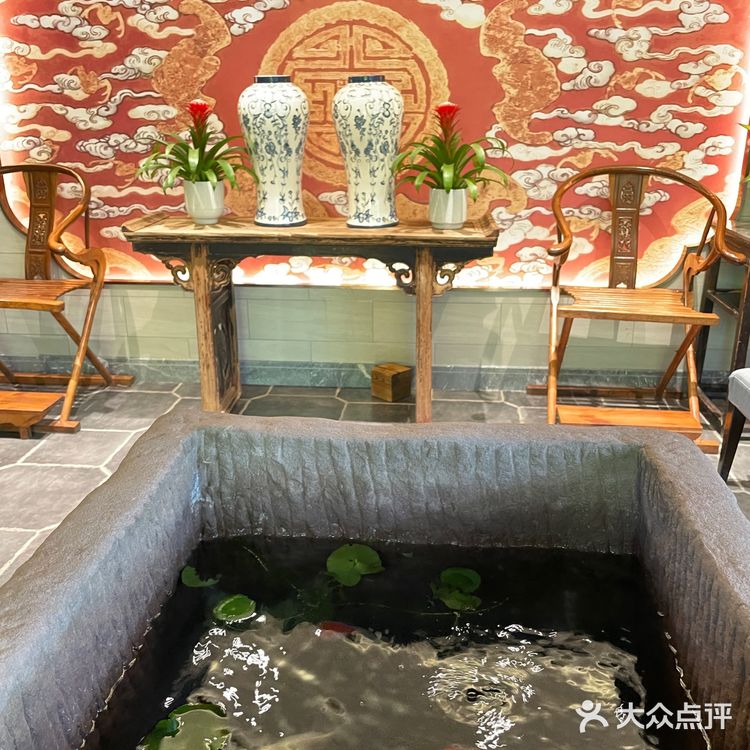 光谷创业街高大上却人均较低的东家院子，请客有面有里！