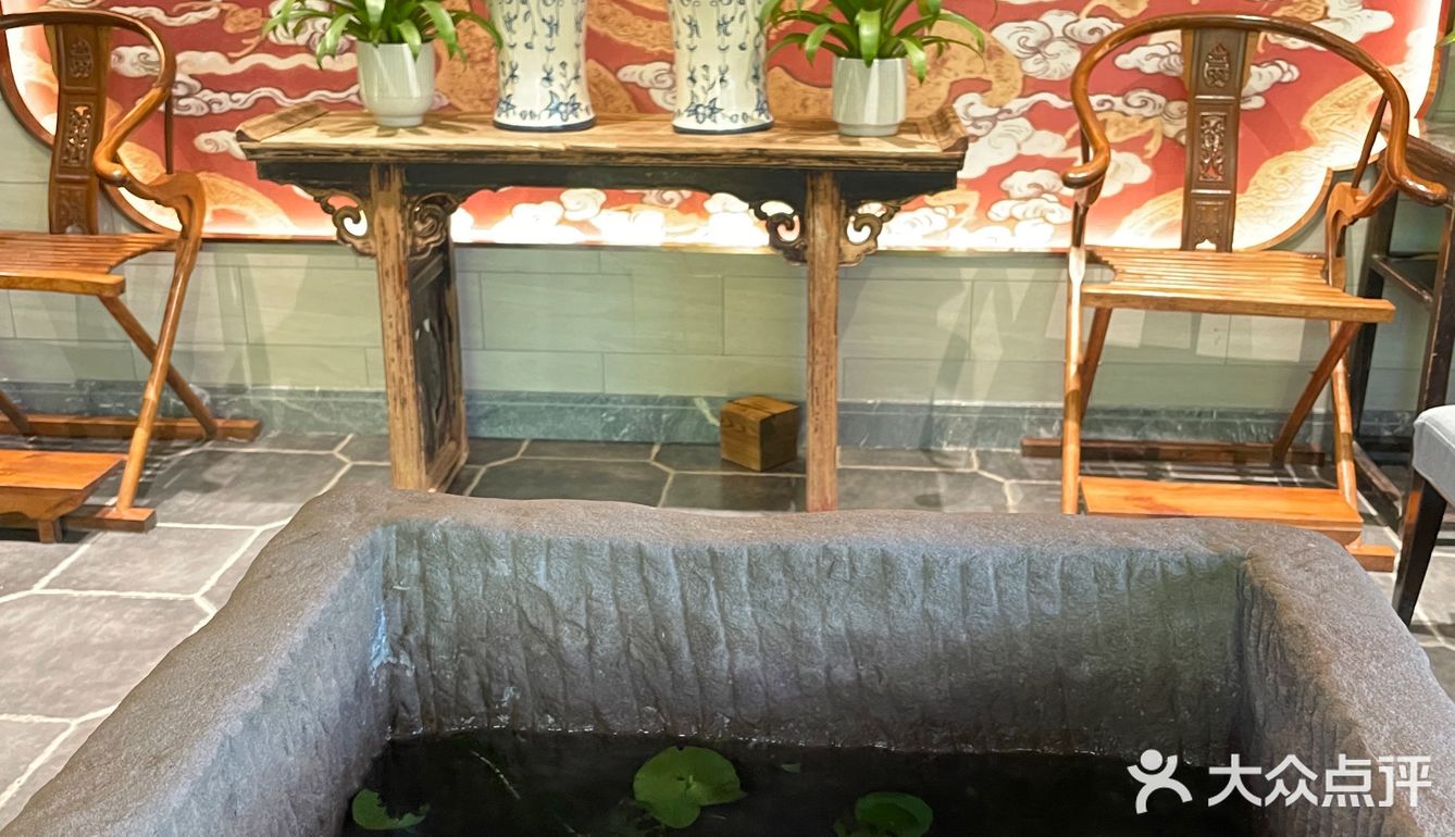 光谷创业街高大上却人均较低的东家院子，请客有面有里！