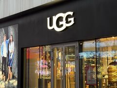 -百年港湾奥特莱斯(香炉礁店)