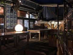 -layback cafe & bar
