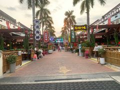 -三亚火车头万人海鲜广场