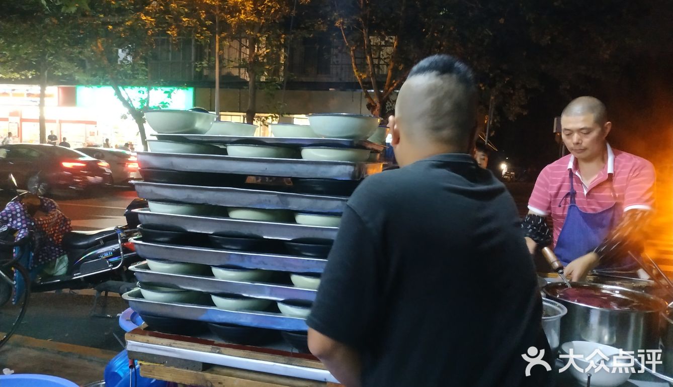 城北生意暴好的晚间小面摊